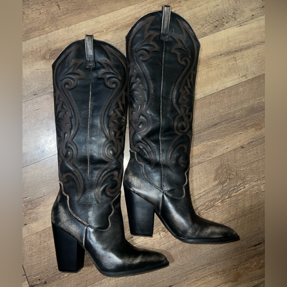 Steve Madden Dark Brown distressed Western Boots